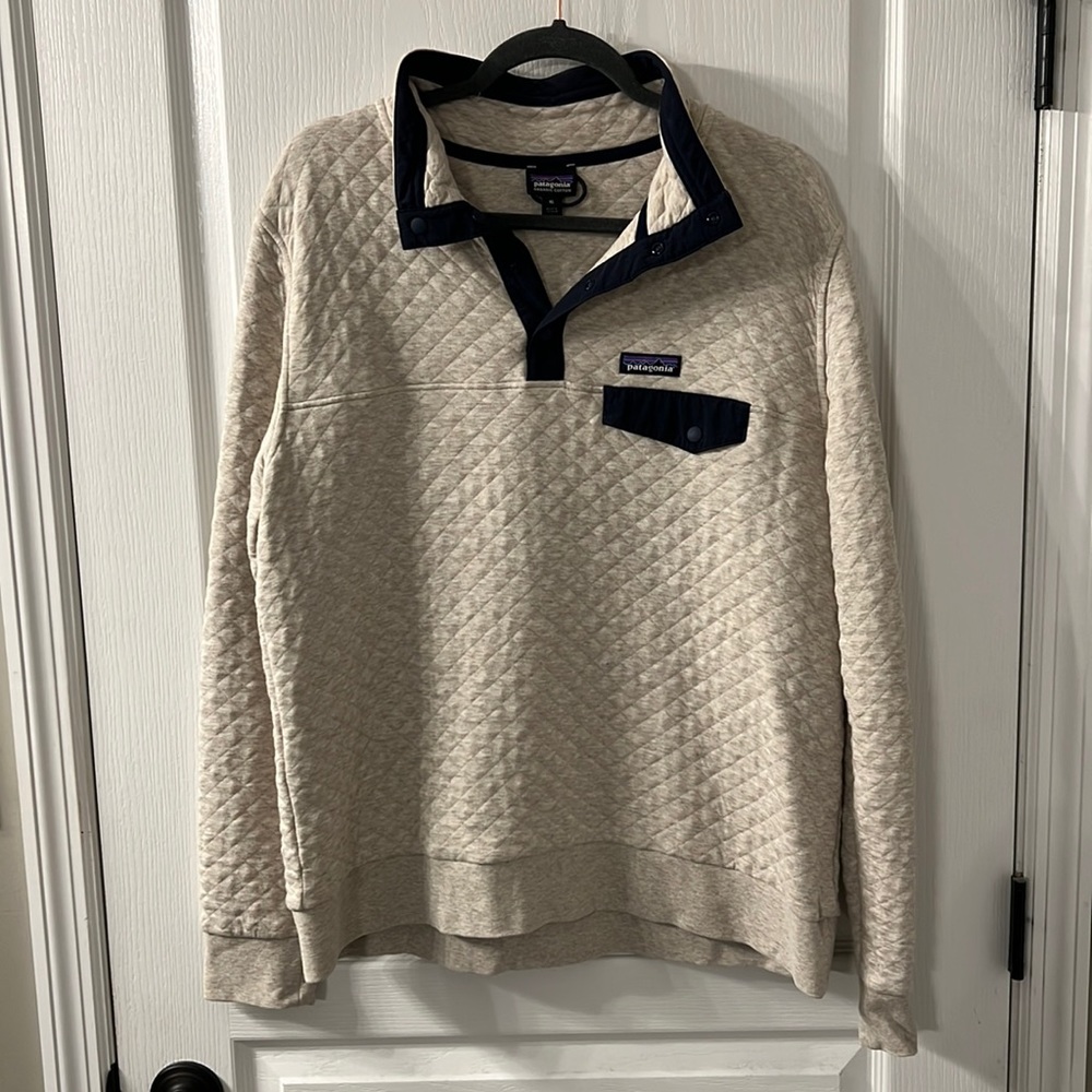 Women’s Patagonia Pullover Size XL Cream Color. Beautiful in great condition.